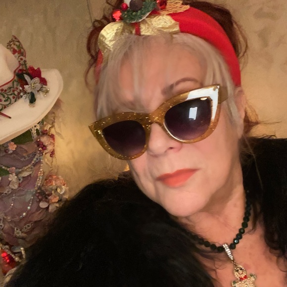 Gingerbread for your Head 🥰metal girl ready to celebrate jingle Bells too FUN🎩 - Picture 7 of 8